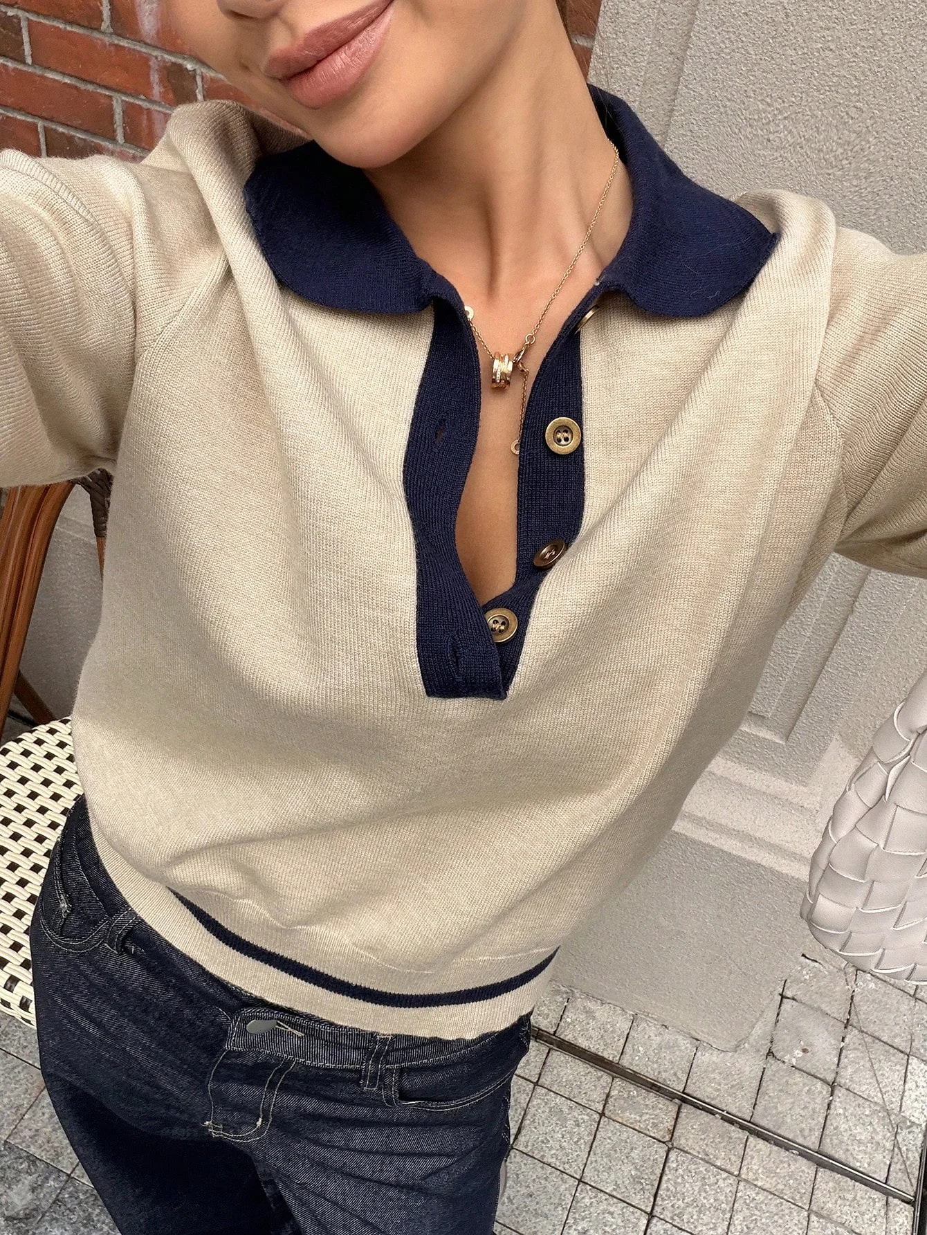 Damen-Strickpullover mit Polokragen und Farbblock-Design – Bild 3