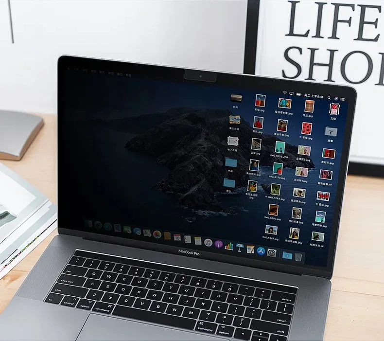 MacBook Sichtschutzfolie gegen seitliche Einblicke – Bild 3