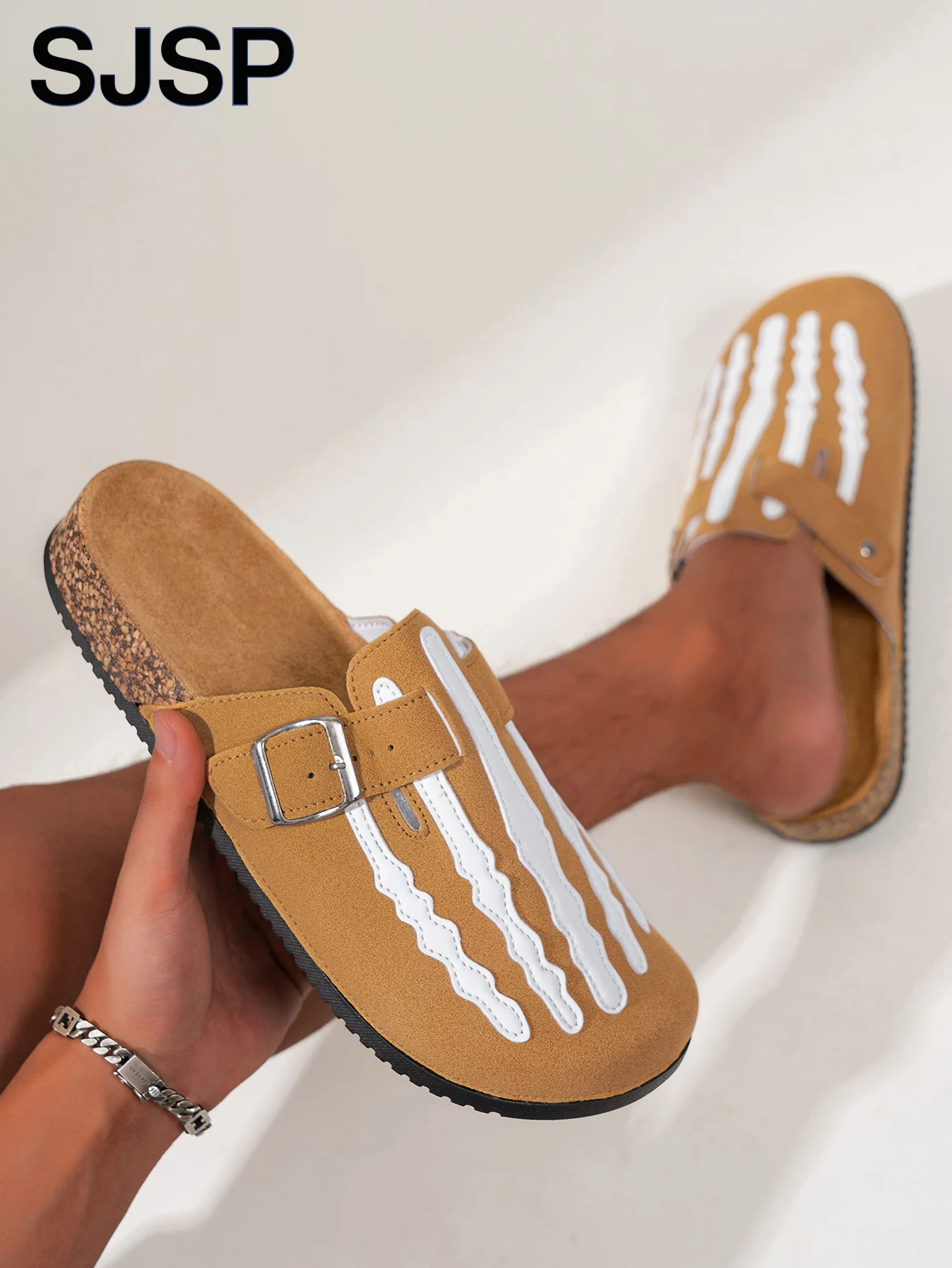 Herren-Sandalen mit Skelettmotiv und Schnalle – Bild 4